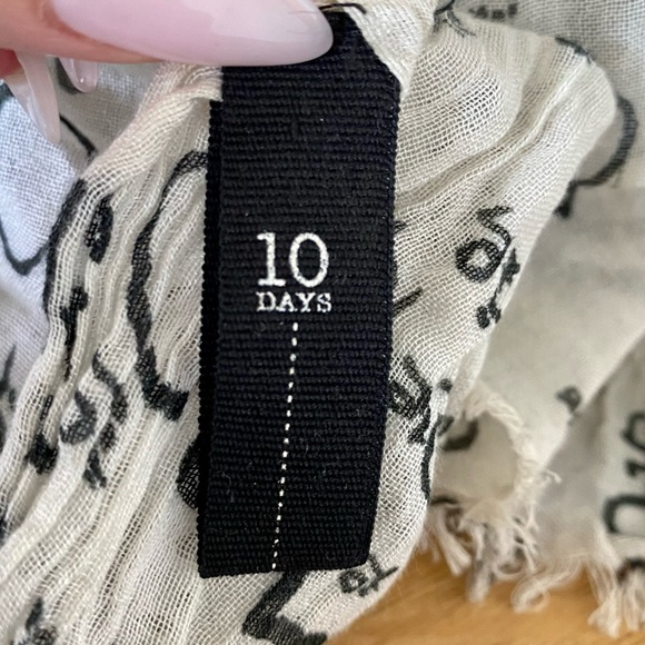 10 Days Scarf - Picture 3 of 3